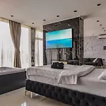 Aura 4*