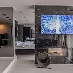 Aura Aparthotel