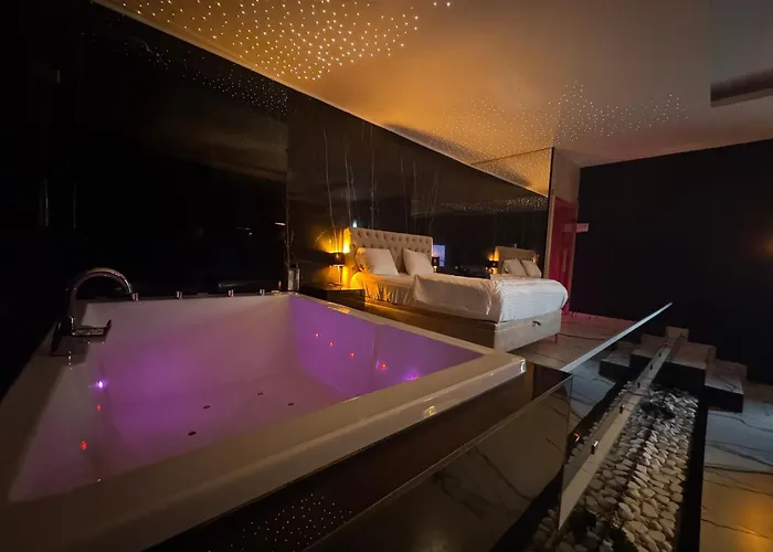 Aura מלון דירות