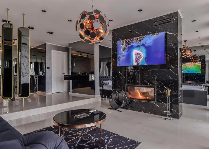 מלון דירות Aura 3*