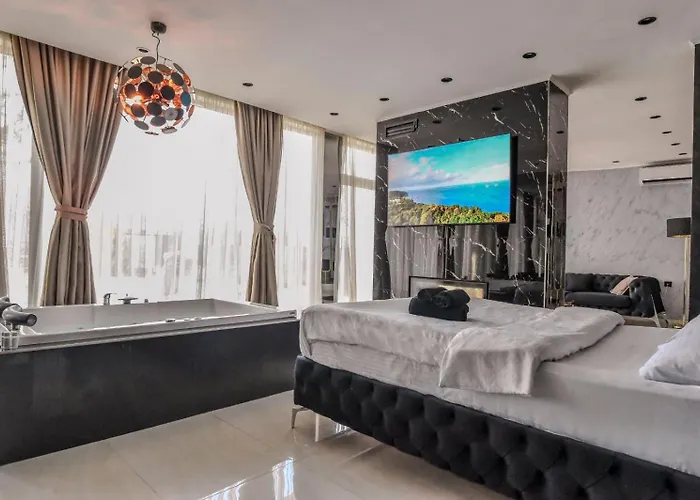 Апарт-отель Aura 4*