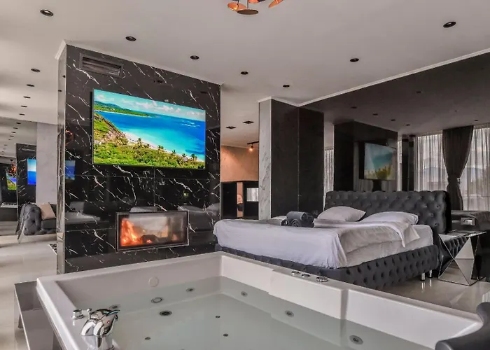 Aura מלון דירות