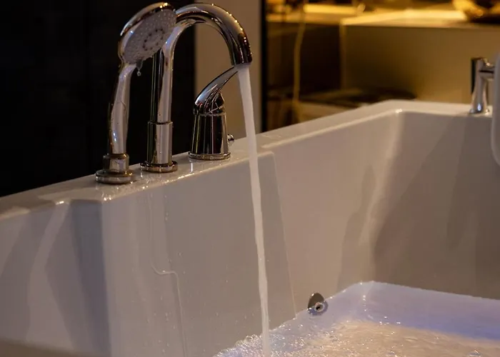 Aura מלון דירות 3*